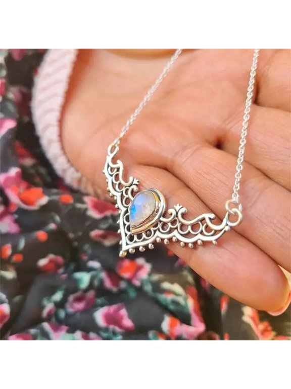 Necklaces Fashionable and Atmospheric Hollow Items, Antlers Inlaid with Imitation Moonstone Necklaces, Princess High-end Necklaces