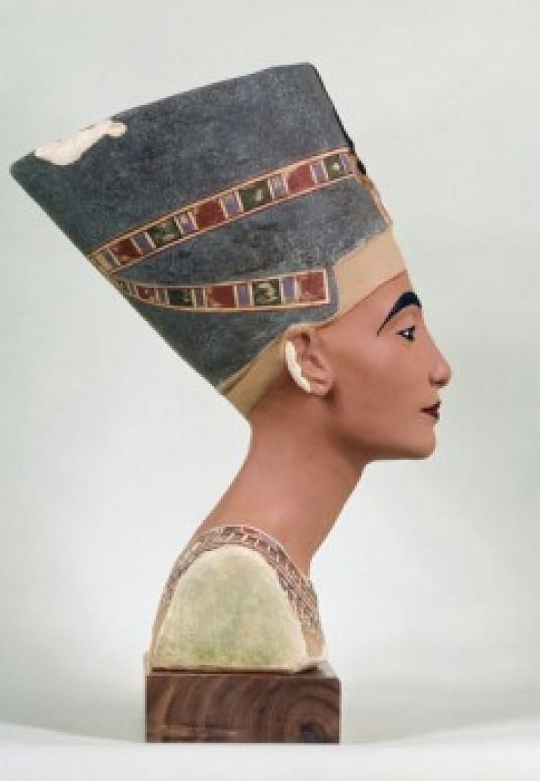 Nefertiti (profile) 1350 BC Egyptian Art Limestone Staatliche Museen Preussischer Kulturbesitz (Agyptisches Museum und Papyrussammlung) Berlin Canvas Art - (24 x 36)