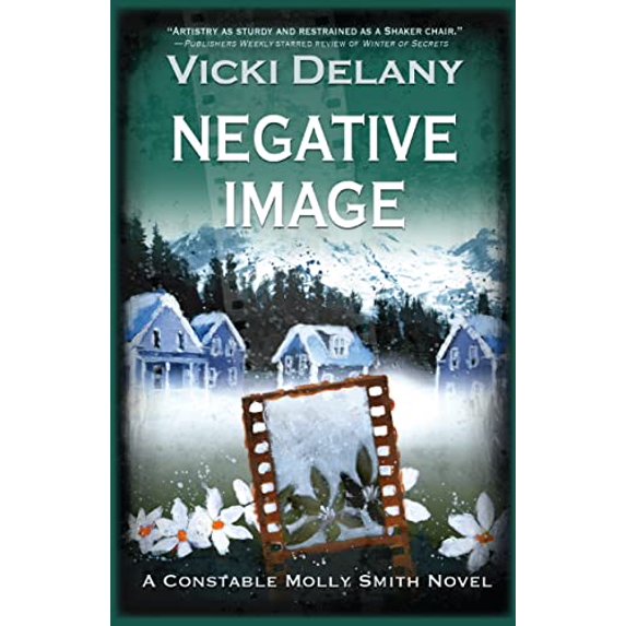 Pre-Owned Negative Image (Constable Molly Smith Novels, 4) (Paperback) 1590587901 9781590587904