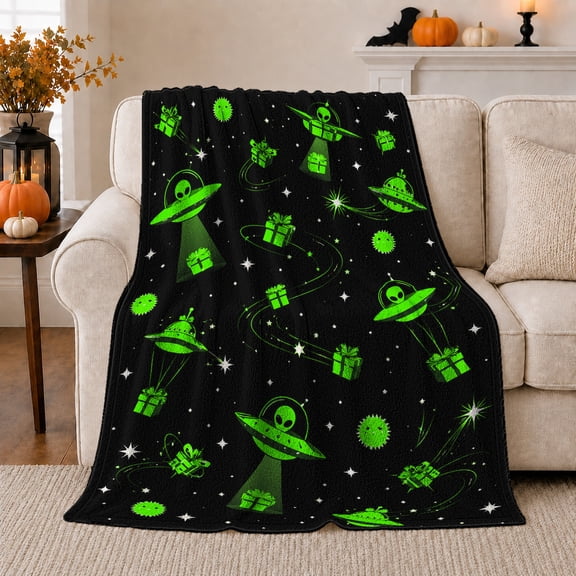 Neon Alien UFO Presents in decorative motif Cute Sci Fi Style for Space Fans, Cozy Flannel Blanket for Bedroom and Game Room, Green Flying Saucer Present Scene, autumn celebration Gift