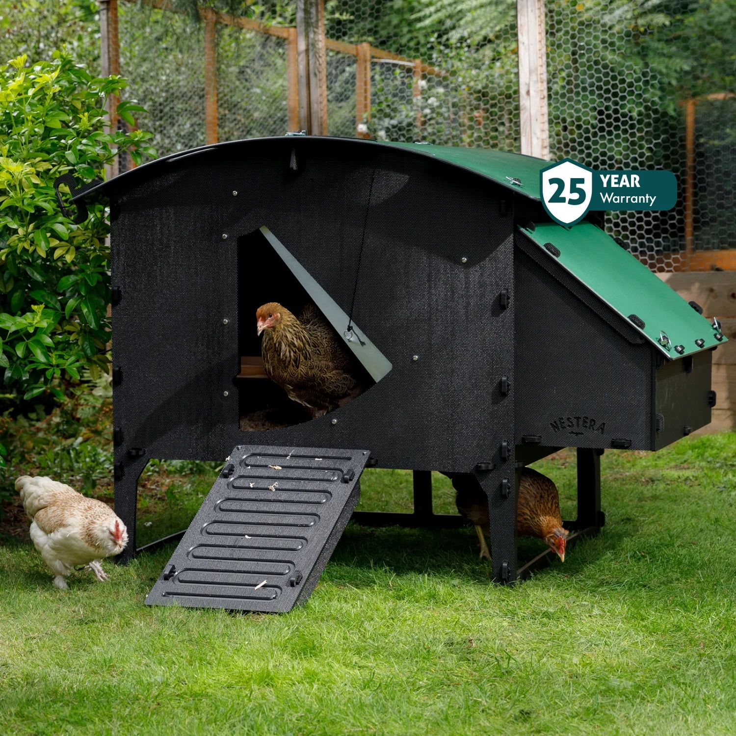 Nestera 100 Recycled Plastic Chicken Coops for 5 Giant Fowls, 6 Medium