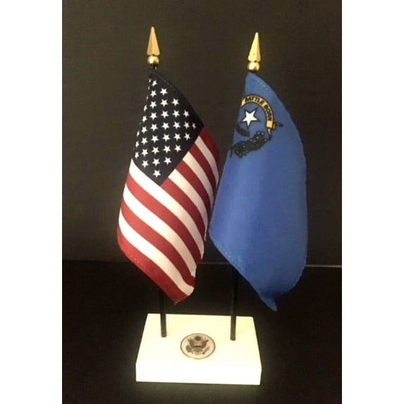 Nevada Executive Desk Set; Two 4x6 Inch Flags, White Base with US Seal