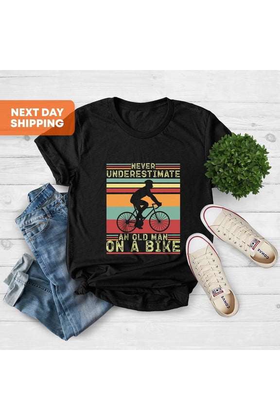 Never Underestimate An Old Man On A Bike Shirt, Cycling T-shirt For Men, Cycling Dad Gift, Cycling Grandpa, Father's Day Gift, Dad All Size S-5Xl