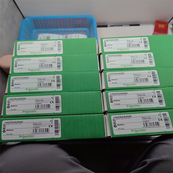 New  140DRA84000 PLC Input & Output Module in box