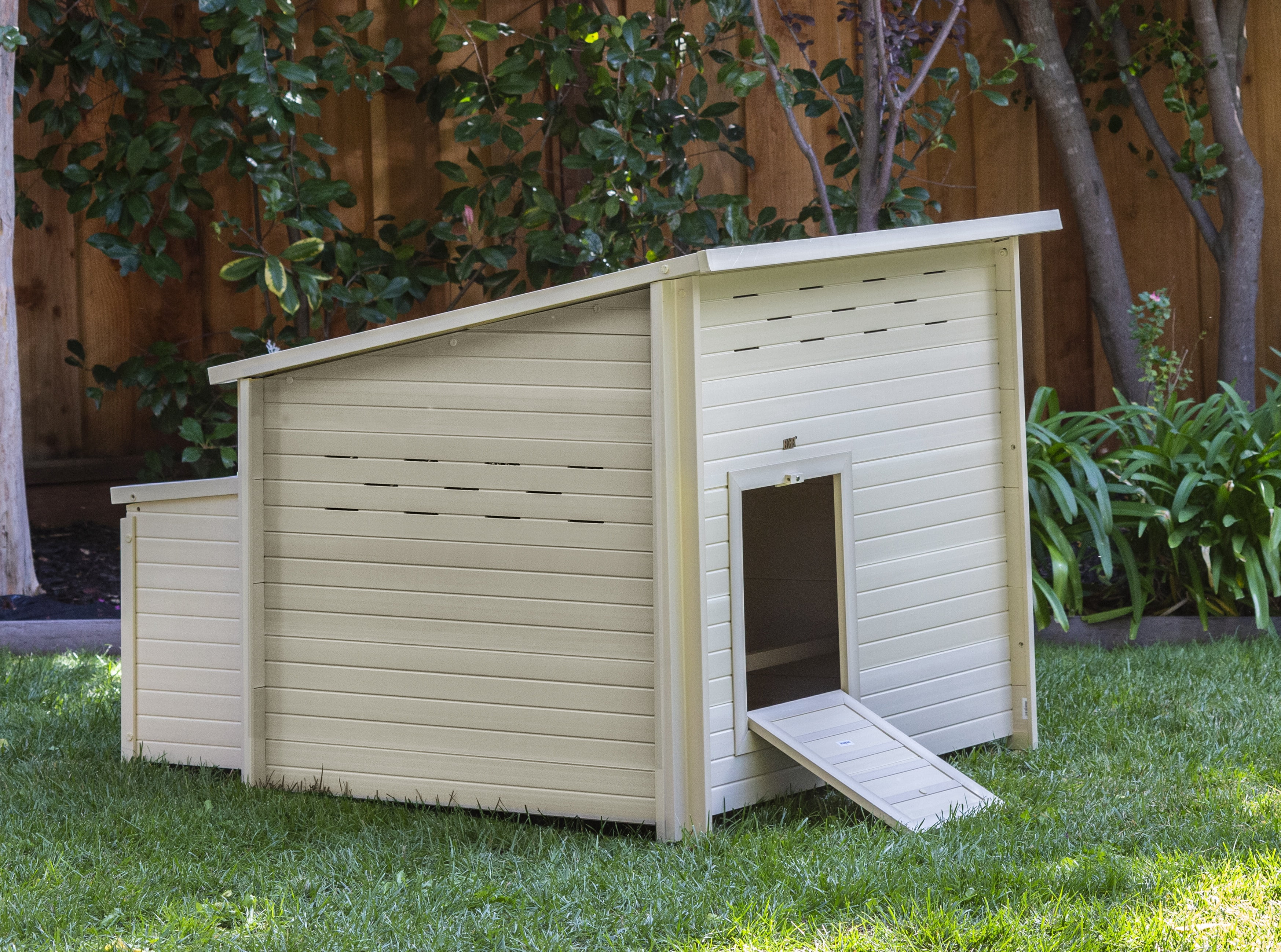 Jumbo Tan Eco-Friendly Chicken Barn with Nesting Box