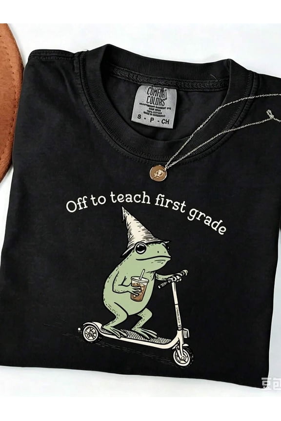 【New Arrival】Off To Teach First Grade Cute Wizard Frog Scooter Coffee Graphic T-Shirt, Unisex Cotton Crew Neck Elementary Teacher Casual Tee, 1st Grade Teacher Gift
