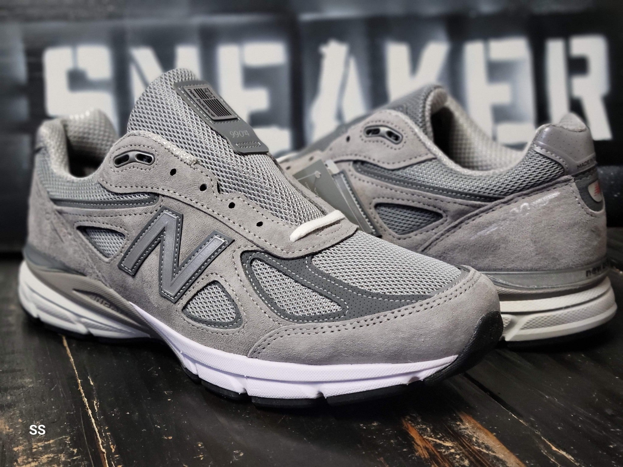 スニーカー NEW BALANCE Men Sneakers U990GR4 Gray New Balance 990 Gray Suede Running Training Shoes U990GR4