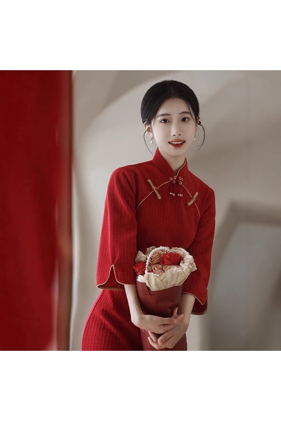 New Chinese-style cheongsam wedding dress 2025 new model for brides, high-end engagement and wedding gown, red three-quarter sleeves, autumn collection