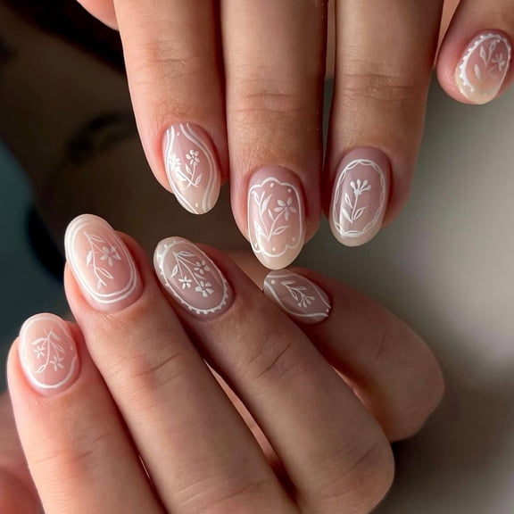 New Fresh White Floral Press On Nails Simple Short Round Reusable Fake Nail Tips
