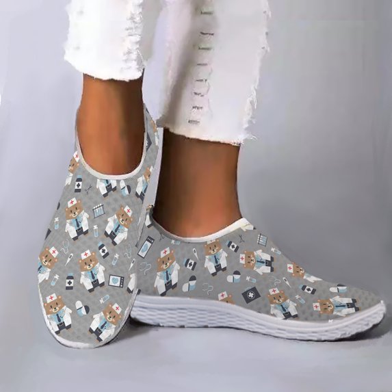 New Gray Cartoon Bear Design Nurse Shoes Medical Printing Lightweight Mesh Shoes Soft Sole Loafers Zapatos Mujer