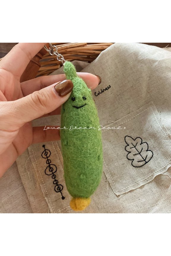 New Korean wool felt green vegetable keychain pendant, cute, fashionable, and high-end bag accessory