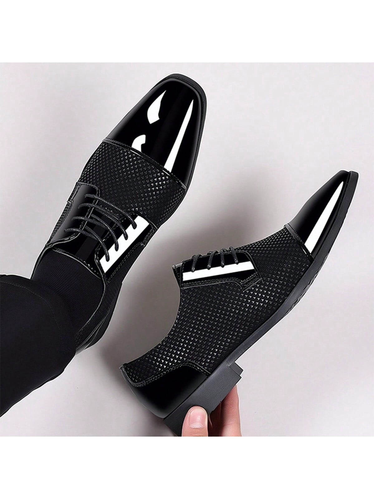 New Men‘s Casual And Formal Business Leather Shoes (the Direction Of Pattern On The Vamp Is Random)
