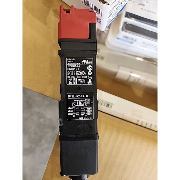 New OEM OMRON Safety Door Switch P/N D4SL-N2HFA-D
