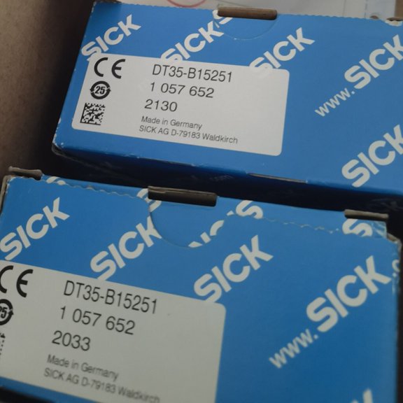 New Sick DT35-B15251 Mid range distance sensor-1057652 Brand New, fast shipping