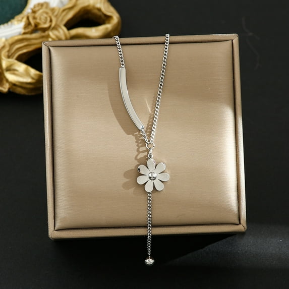 New Titanium Steel Four-Leaf Clover Necklace - Trendy and Stylish Ins-Inspired Non-Fading Clavicle Chain for Women
