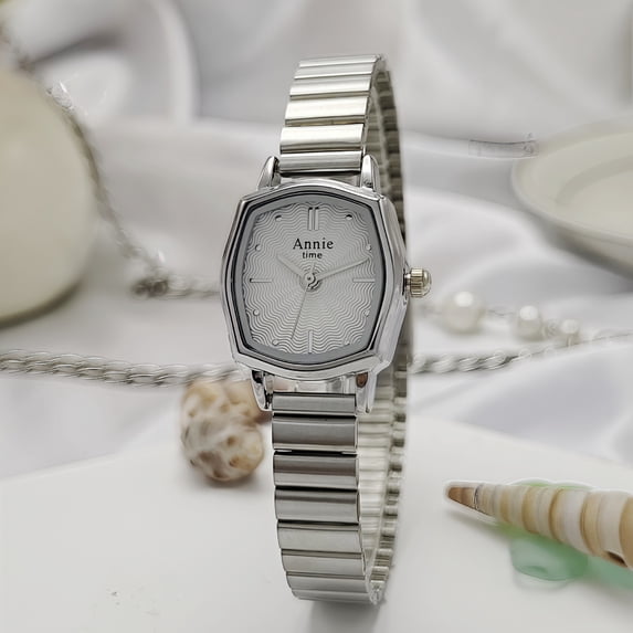 New Women's Light Luxury Niche Simple Fashion Gold Student Quartz Watch