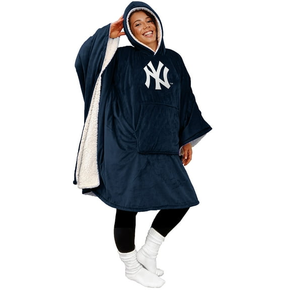 New York Yankees 60" x 80" Logo Patch Team Color Bloncho with Sherpa