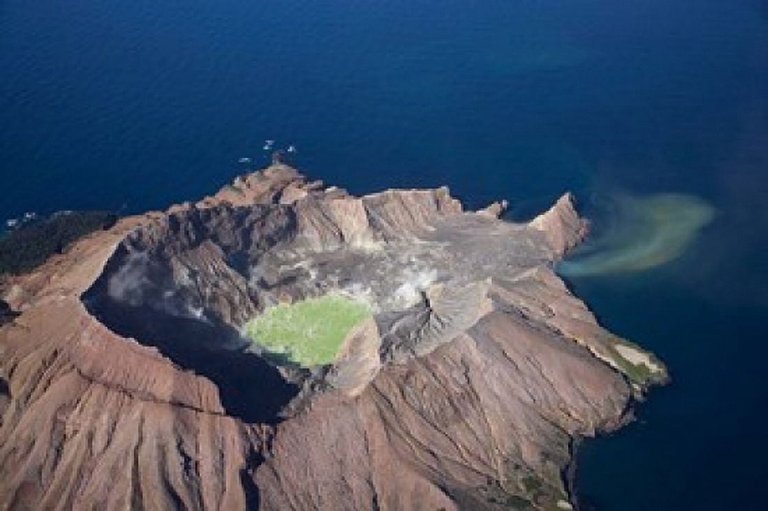 New Zealand North Island Crater Lake Volcano Canvas Art - David Wall DanitaDelimont (34 x 23)