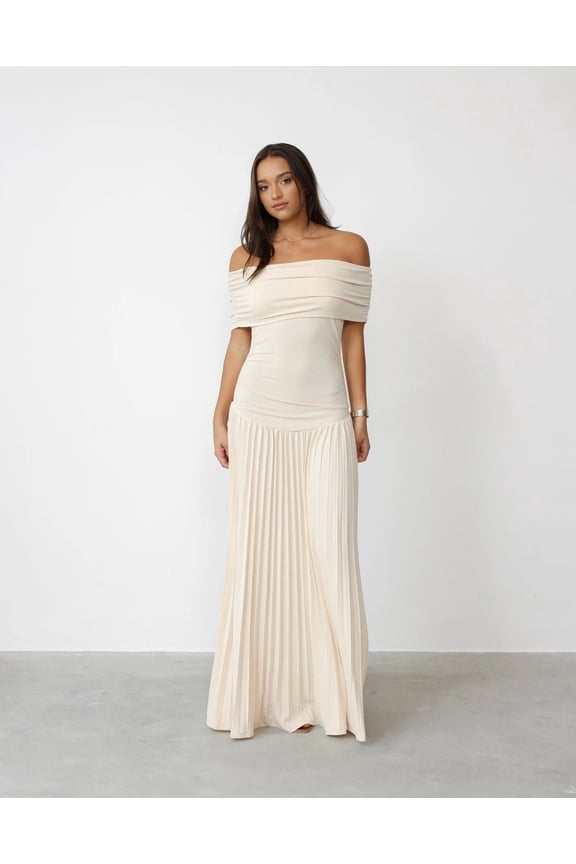 New spring/summer versatile dress, off-shoulder, elegant and sexy, gorgeous pleated long skirt