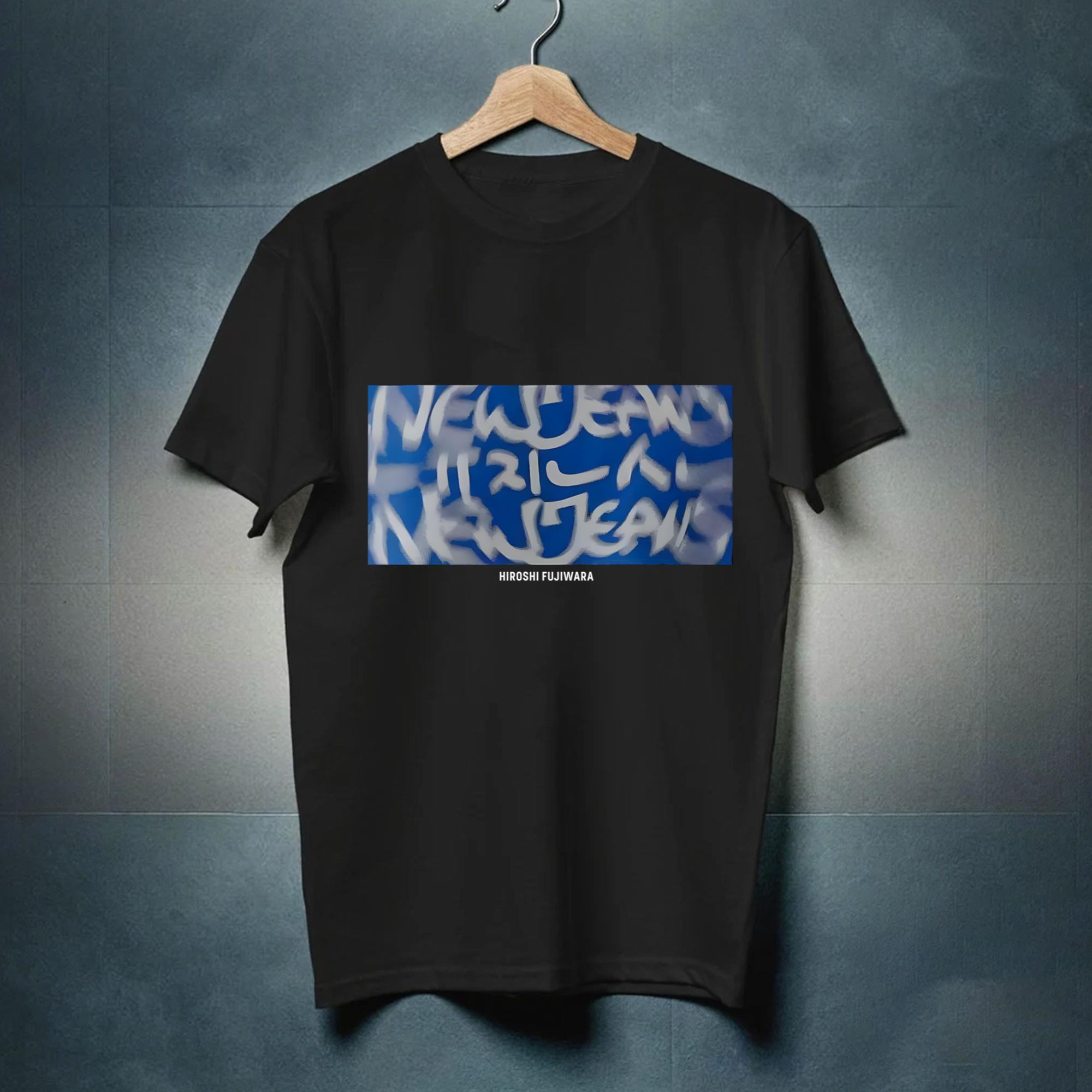 NewJeans x Hiroshi Fujiwara T-シャツ VER.3 NewJeans x Hiroshi Fujiwara COLLER T-シャツ VER.3(BLACK