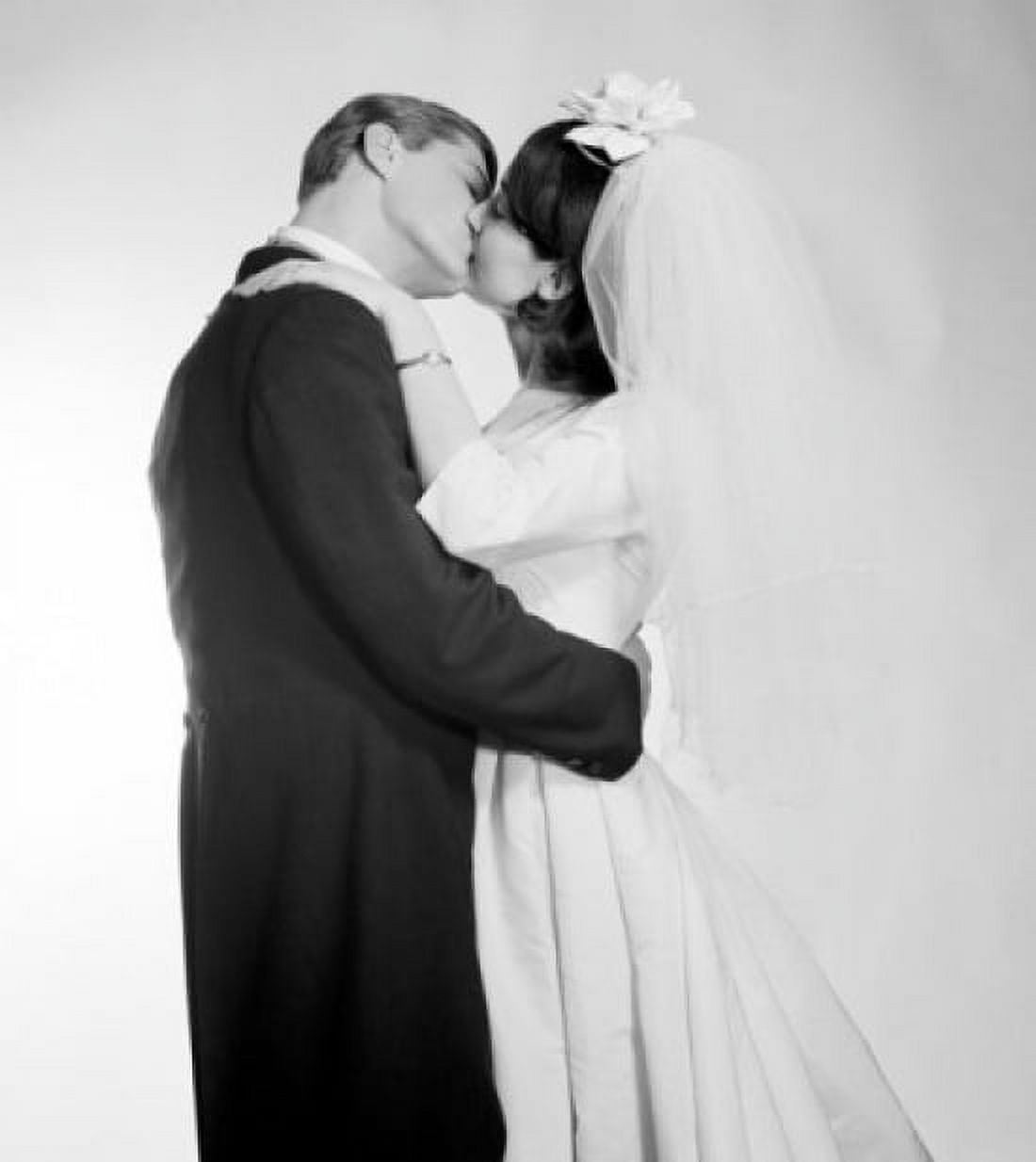 Newly married couple kissing Canvas Art - (24 x 36)