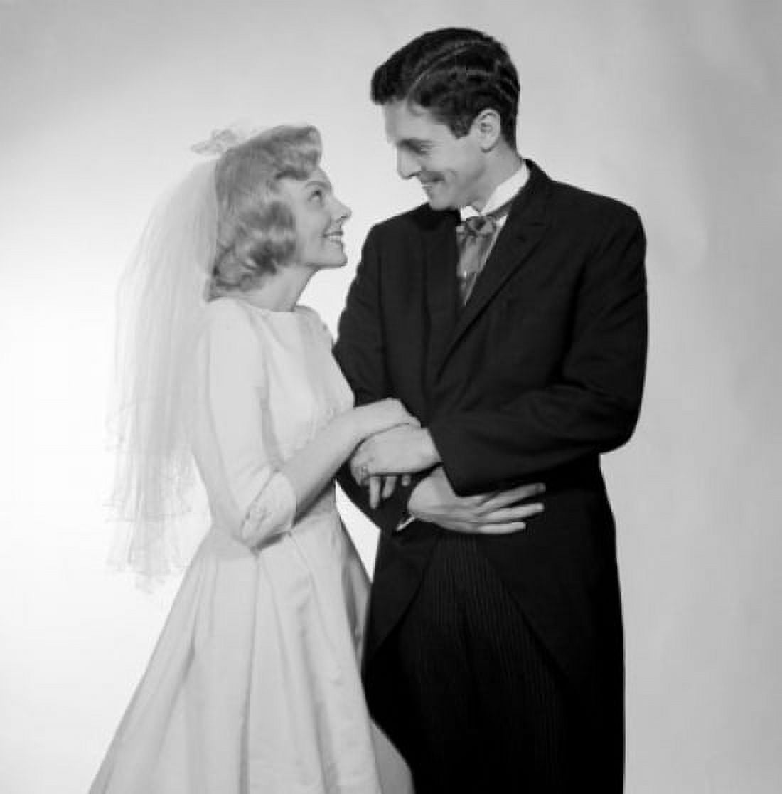 Newly married couple portrait Canvas Art - (18 x 24)