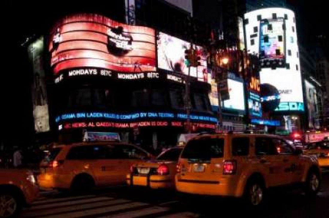 News in Times Square III Canvas Art - Erin Berzel (20 x 28)