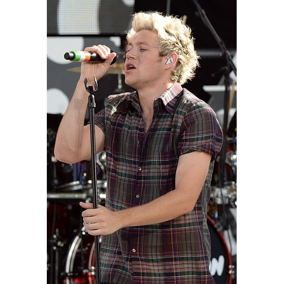 Niall Horan One Direction On Stage For Abc'S Good Morning America Fun In The Sun Summer Concert Series With One