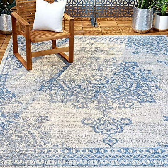 Nicole Miller New York Patio Country Azalea Transitional Medallion Indoor/Outdoor Area Rug, Grey/Blue, 5'2"x7'2"