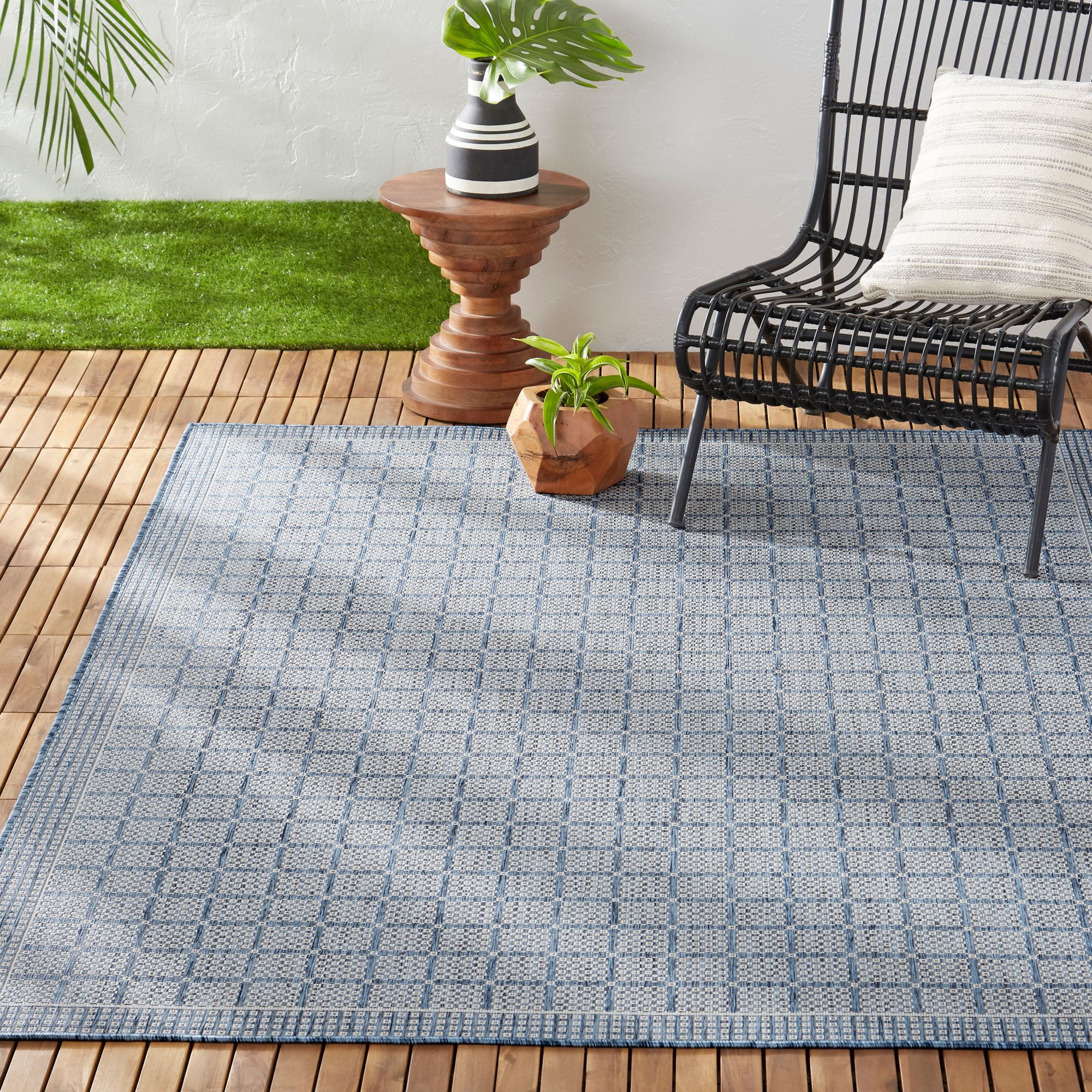 Blue and Gray Geometric Indoor/Outdoor Area Rug