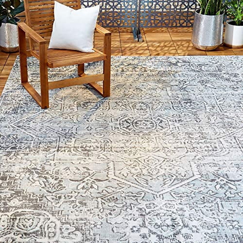 Sofia Fleur Gray Medallion Indoor/Outdoor Area Rug