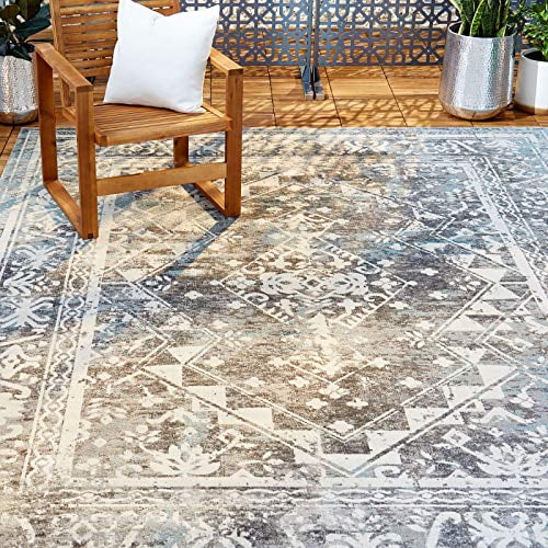 Gray Medallion Synthetic Stain-Resistant Indoor/Outdoor Rug