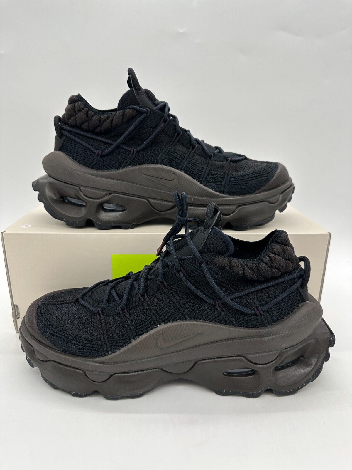 all black air max flyknit