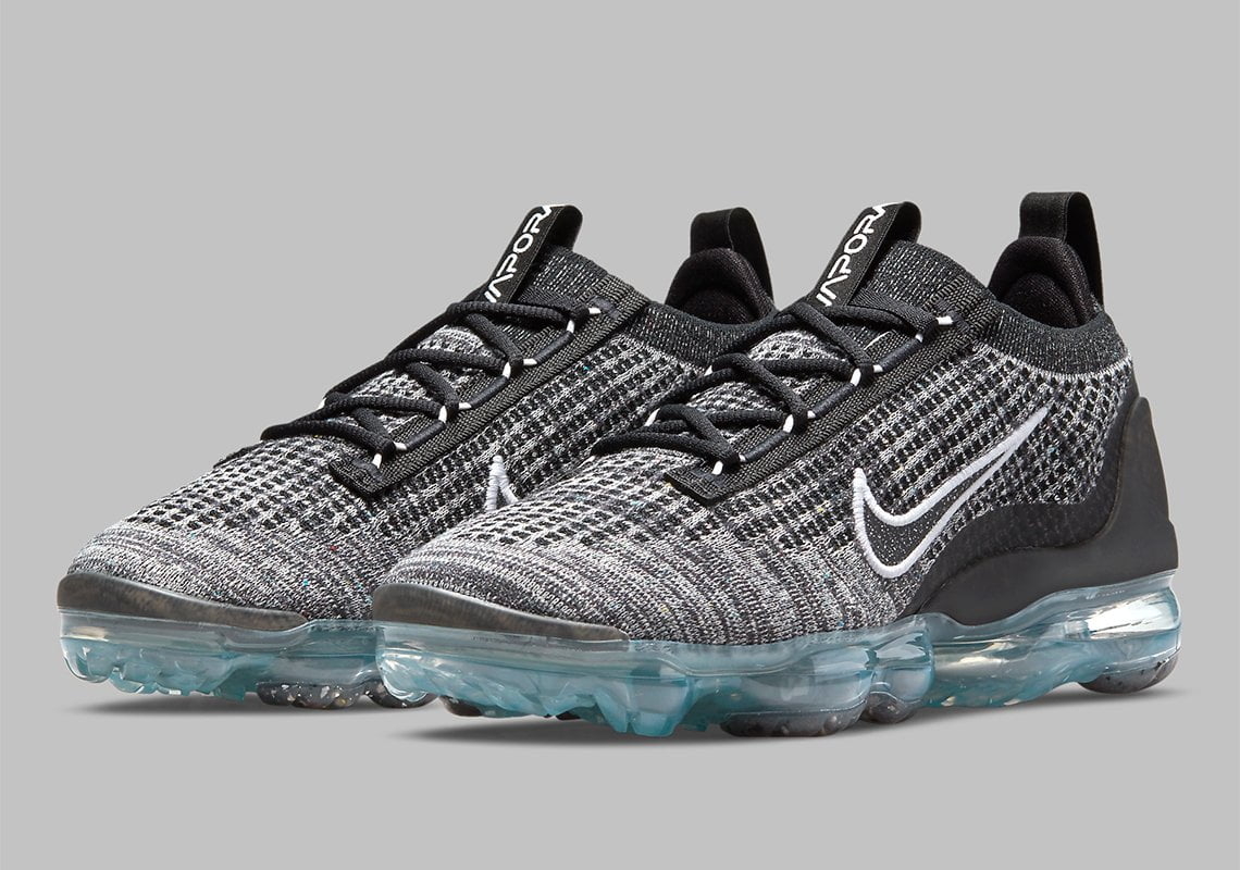 vapormax 2021 black and white