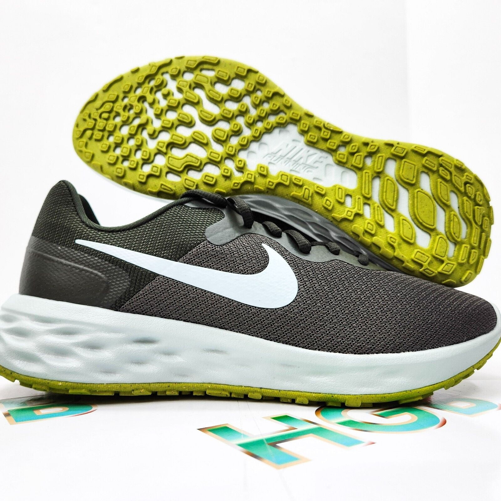 nike revolution green