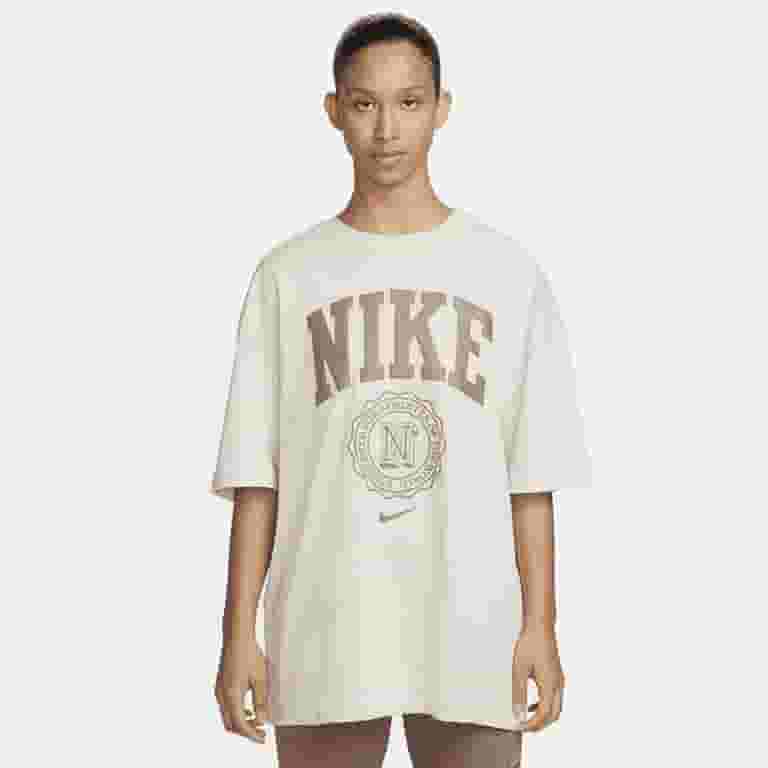 ★ Nike★ Sportswear Club Short Sleeve T-Shirt W Light Orew Nike Sportswear Essentials Women's T-Shirt Color: Light