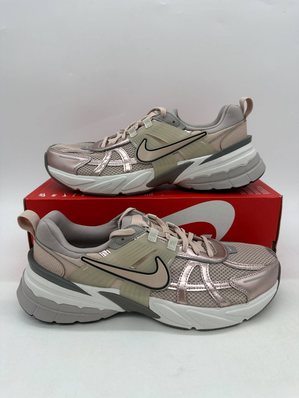 【NIKE】V2K RUN FD0736-201 Nike V2K Run Women's Size 12 Men's Size 10.5 Beige Athletic
