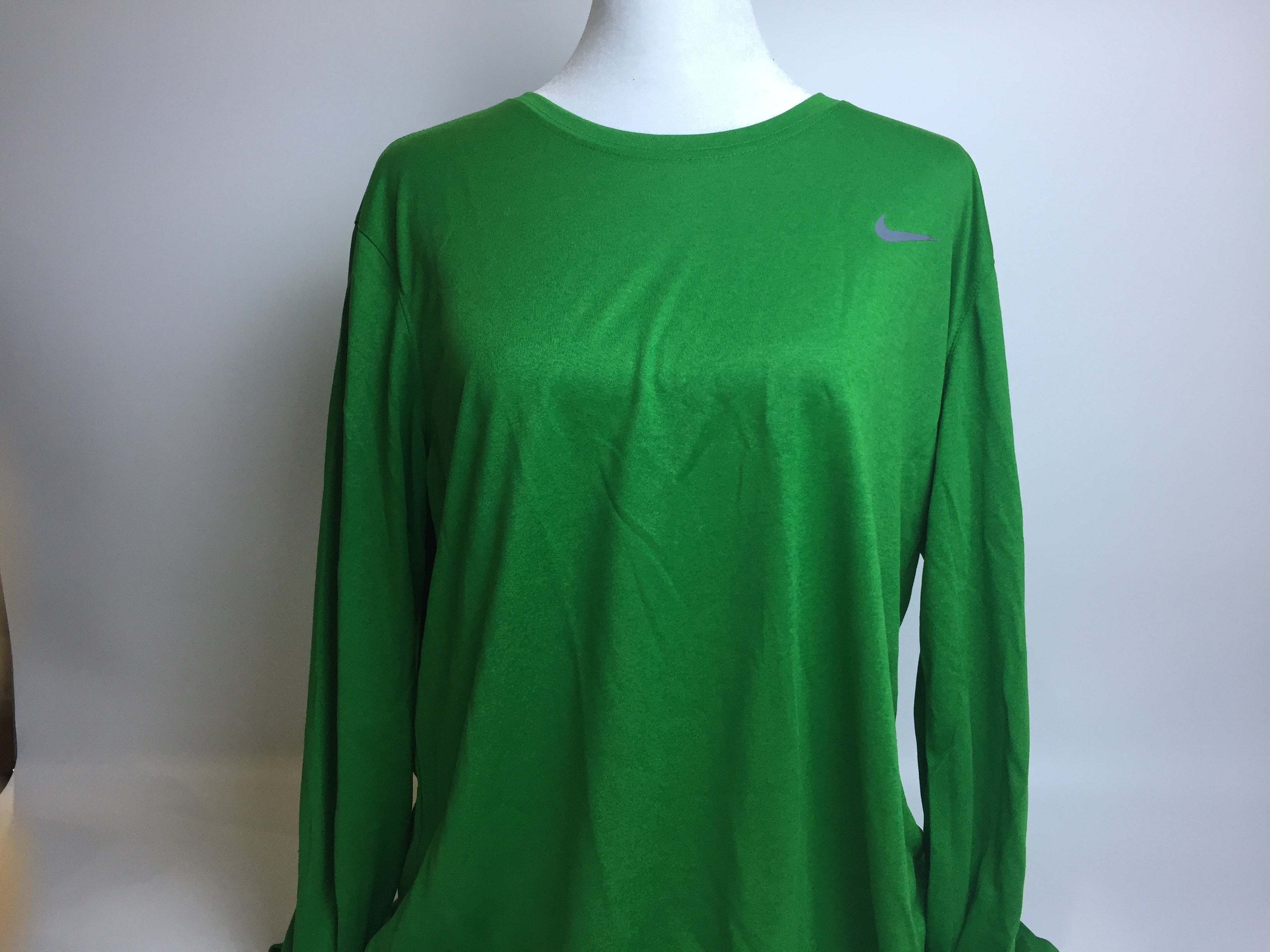womens green nike shirt