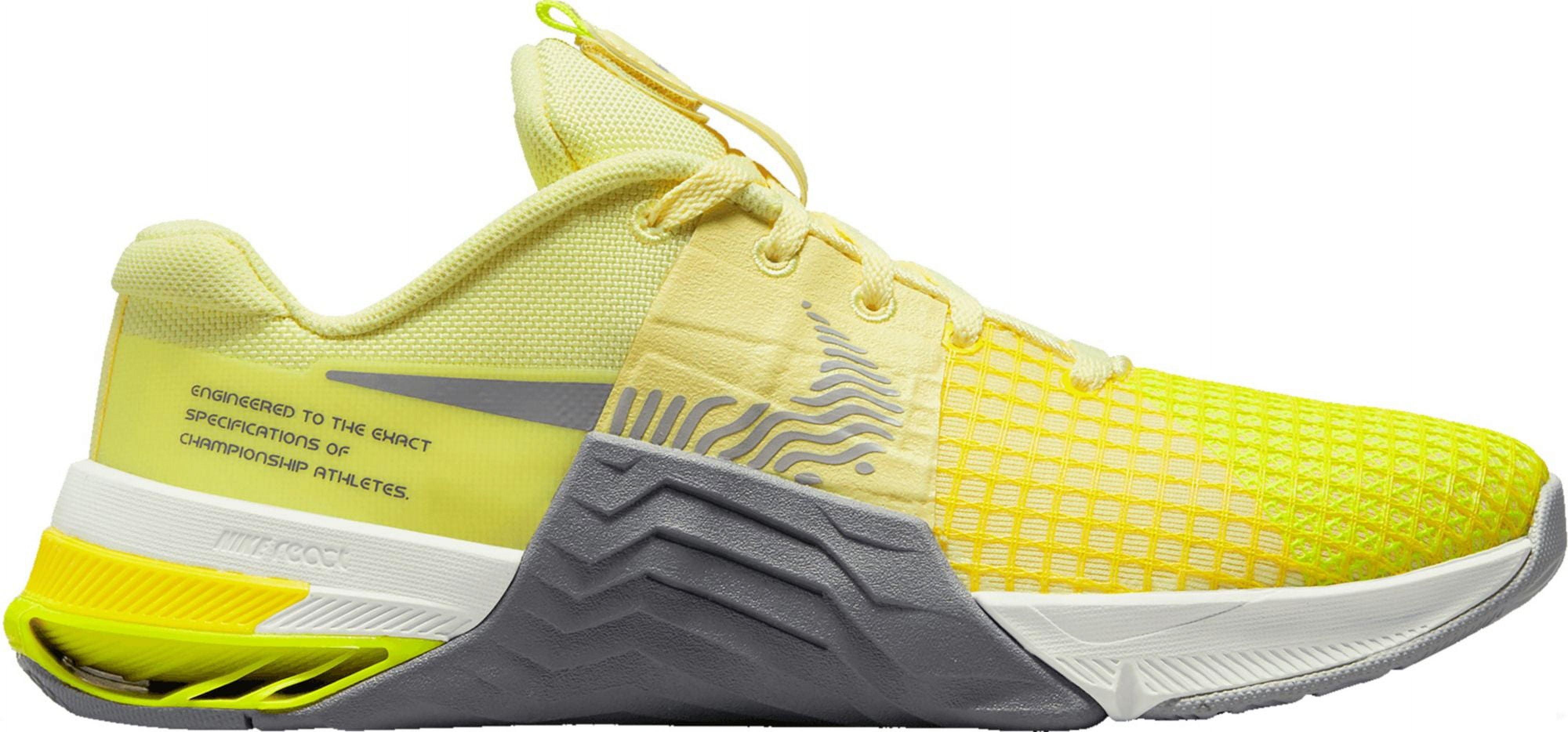 Women's Metcon 8 Training Shoes (Citron Tint, 7.5, Medium/B)