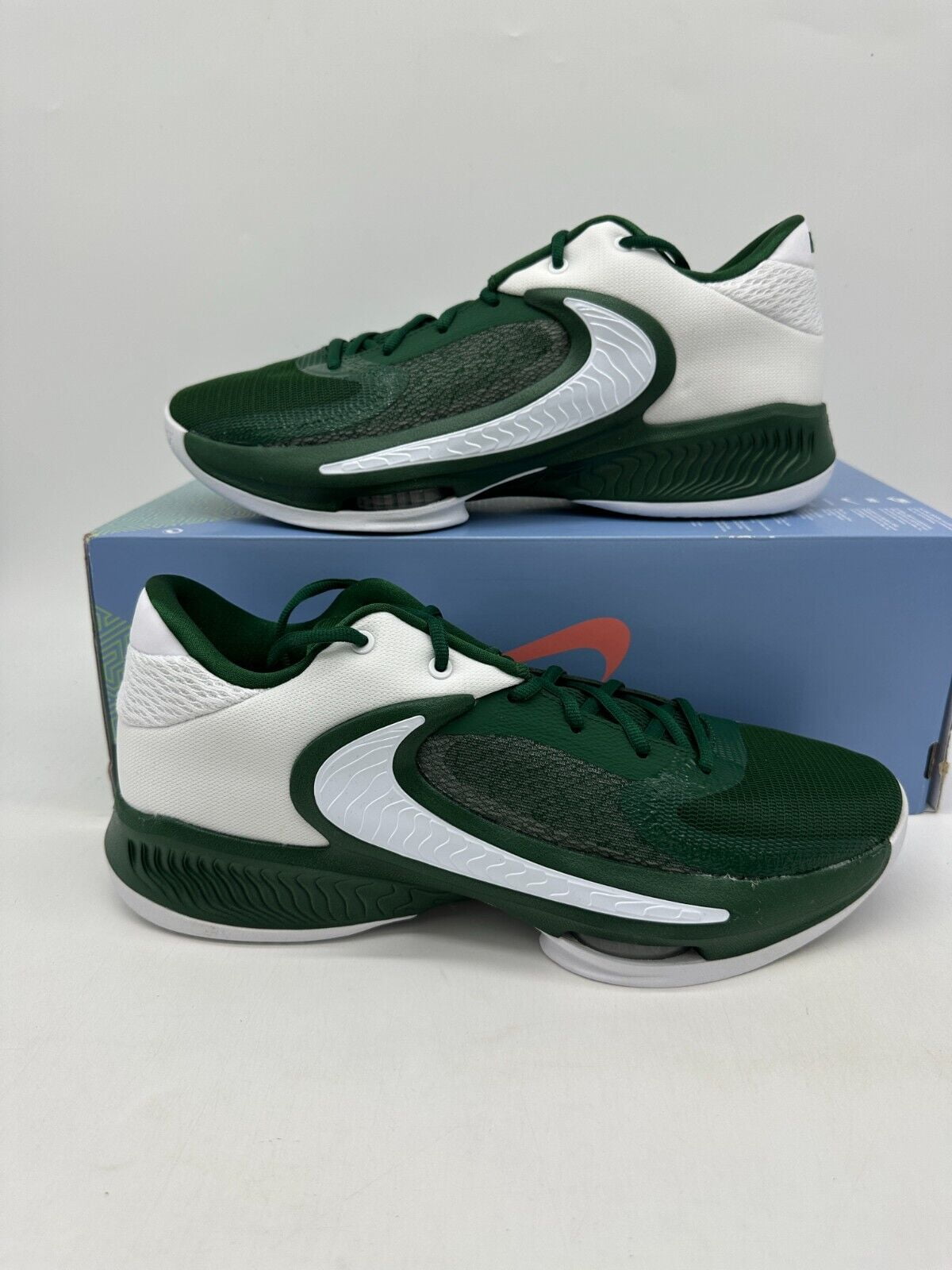 mens green and white basketball shoes