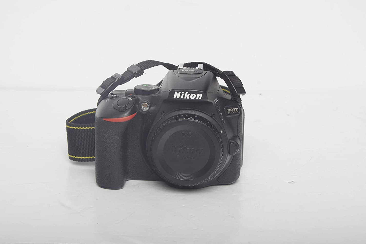 Nikon　D5600 Nikon D5600 Professional Digital DSLR 24.2MP Camera with 18