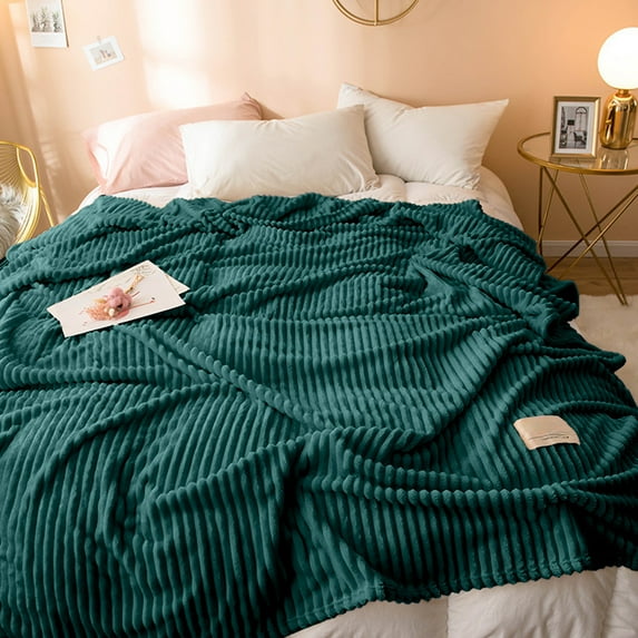 Nkmbld Faux Fur Throw Blanket for Couch, Fleece Faux Fur Blankets Queen Size for Bed, Bedroom Decor Winter Thick Warm Full Queen Comforter, Green