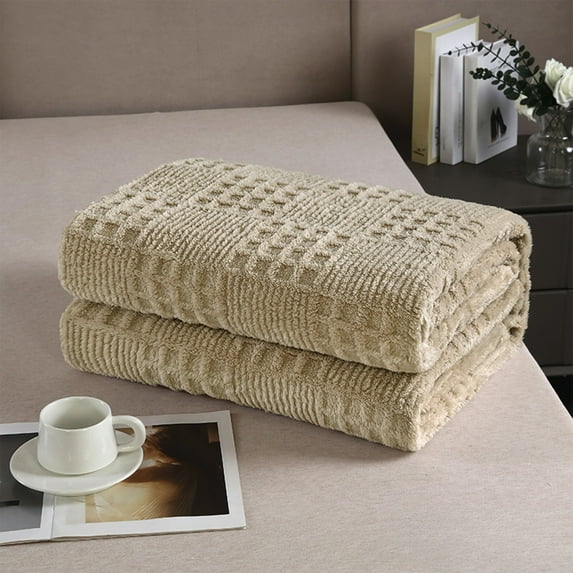 Nkmbld Fleece Throw Blanket for Couch, Luxury Fluffy Throw Blanket Sofa Breathable Fuzzy Blanket for Bedroom and Living Room, Machines Washable, Brown