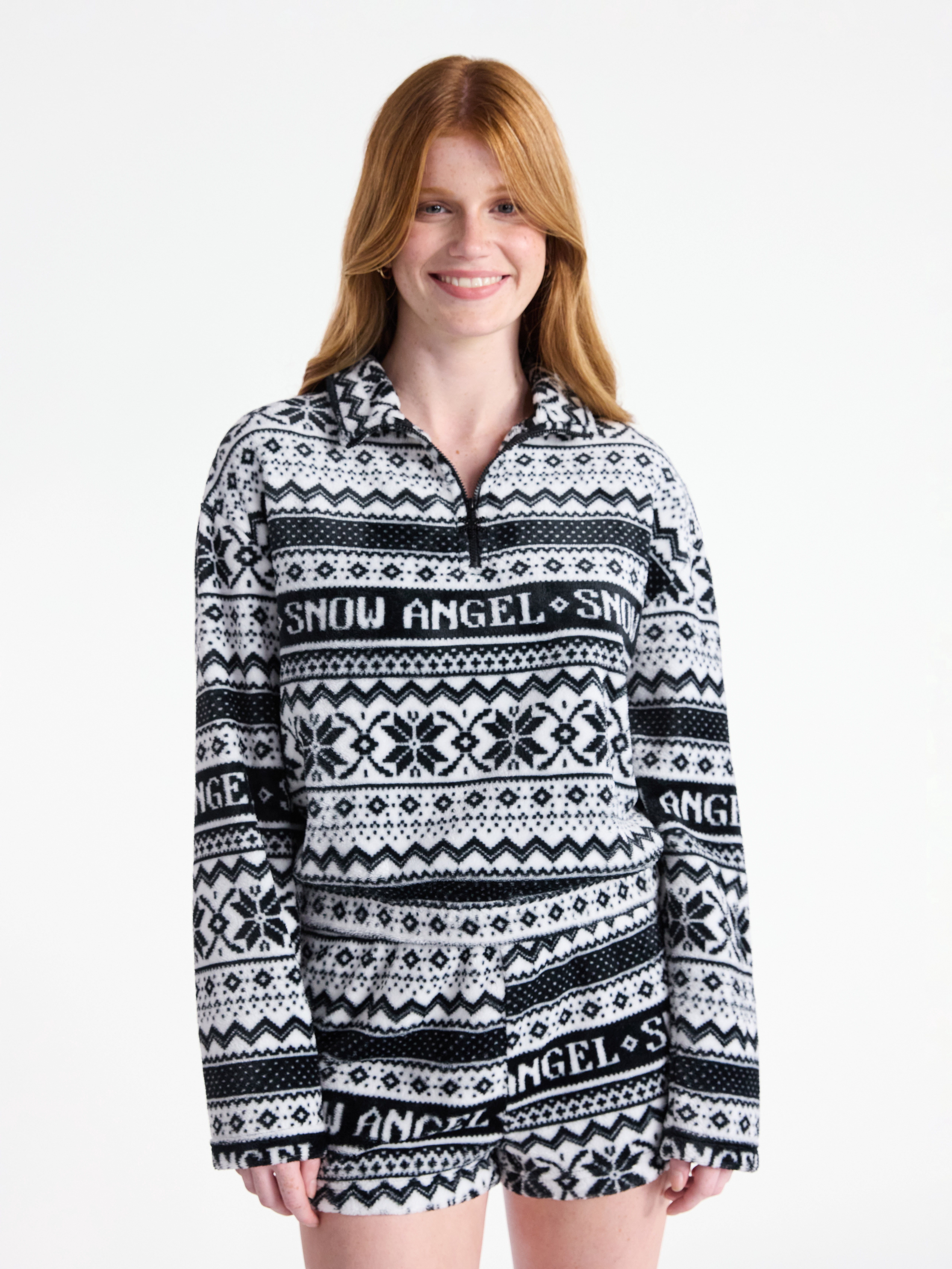 No Boundaries Christmas Quarter Zip Mock Neck Plush Top with Long Sleeves, Women's