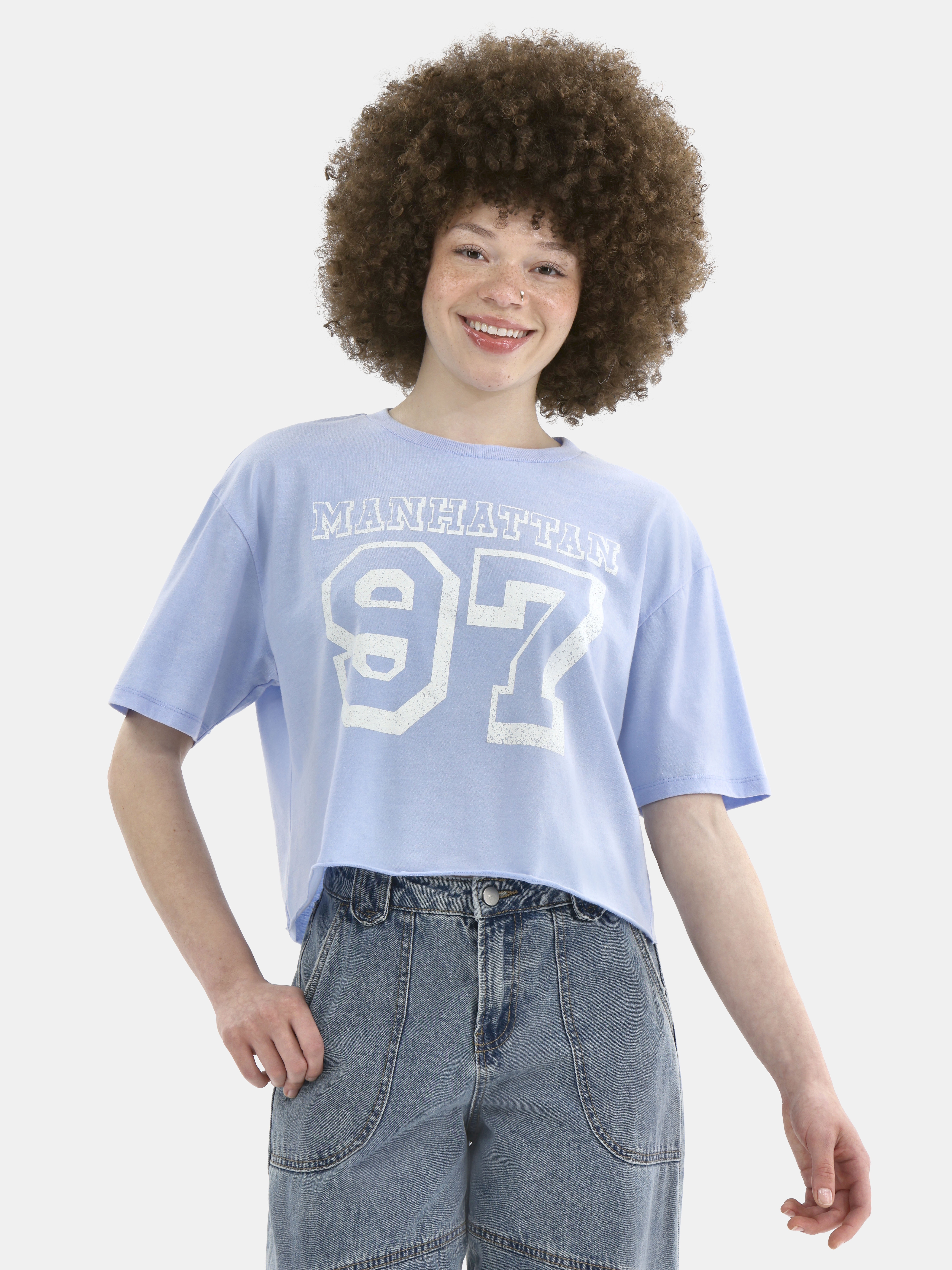 No Boundaries Boxy Cropped Graphic Tee with Short Sleeves, Women's
