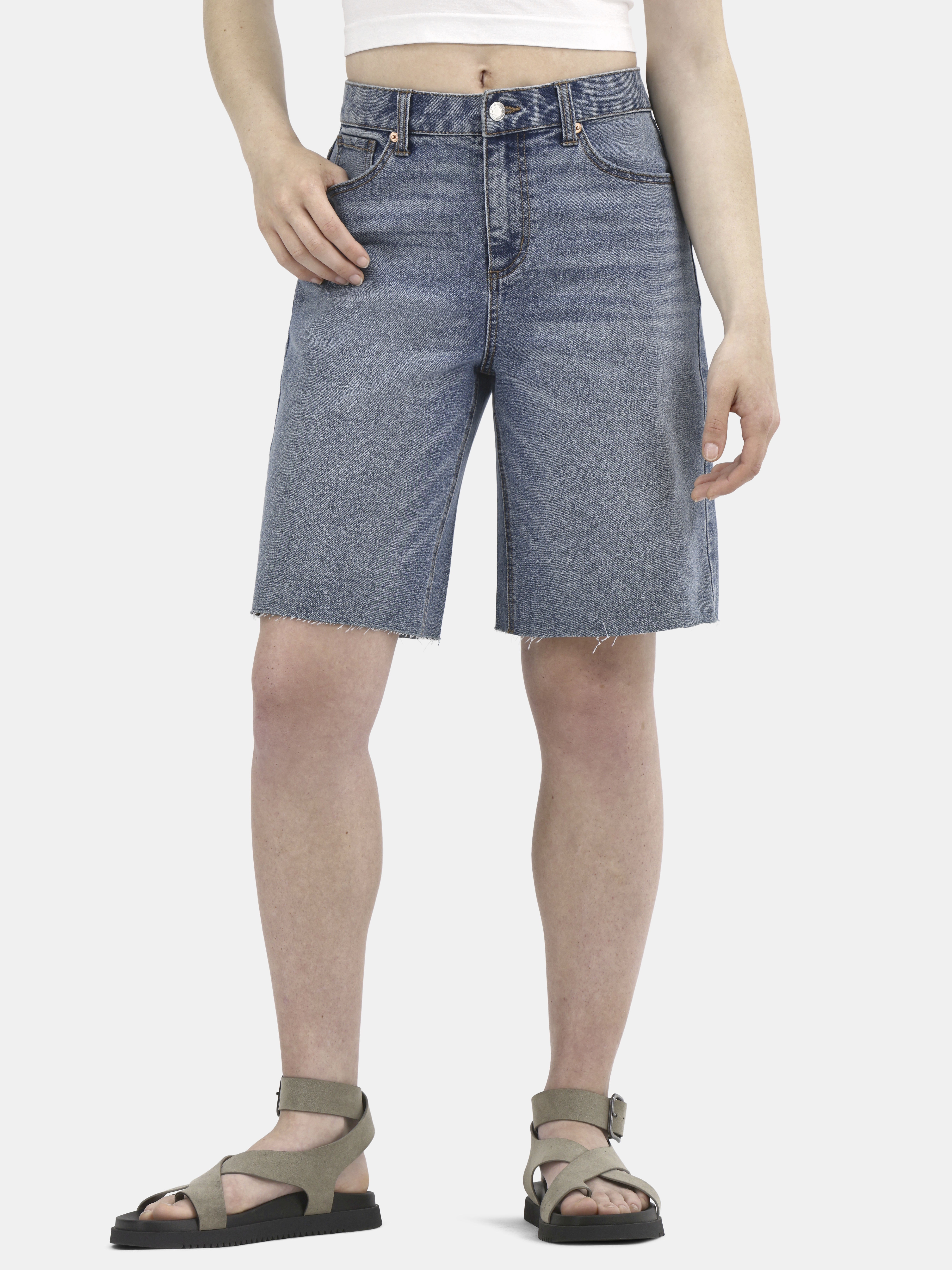 No-Boundaries-Denim-Fray-Jorts