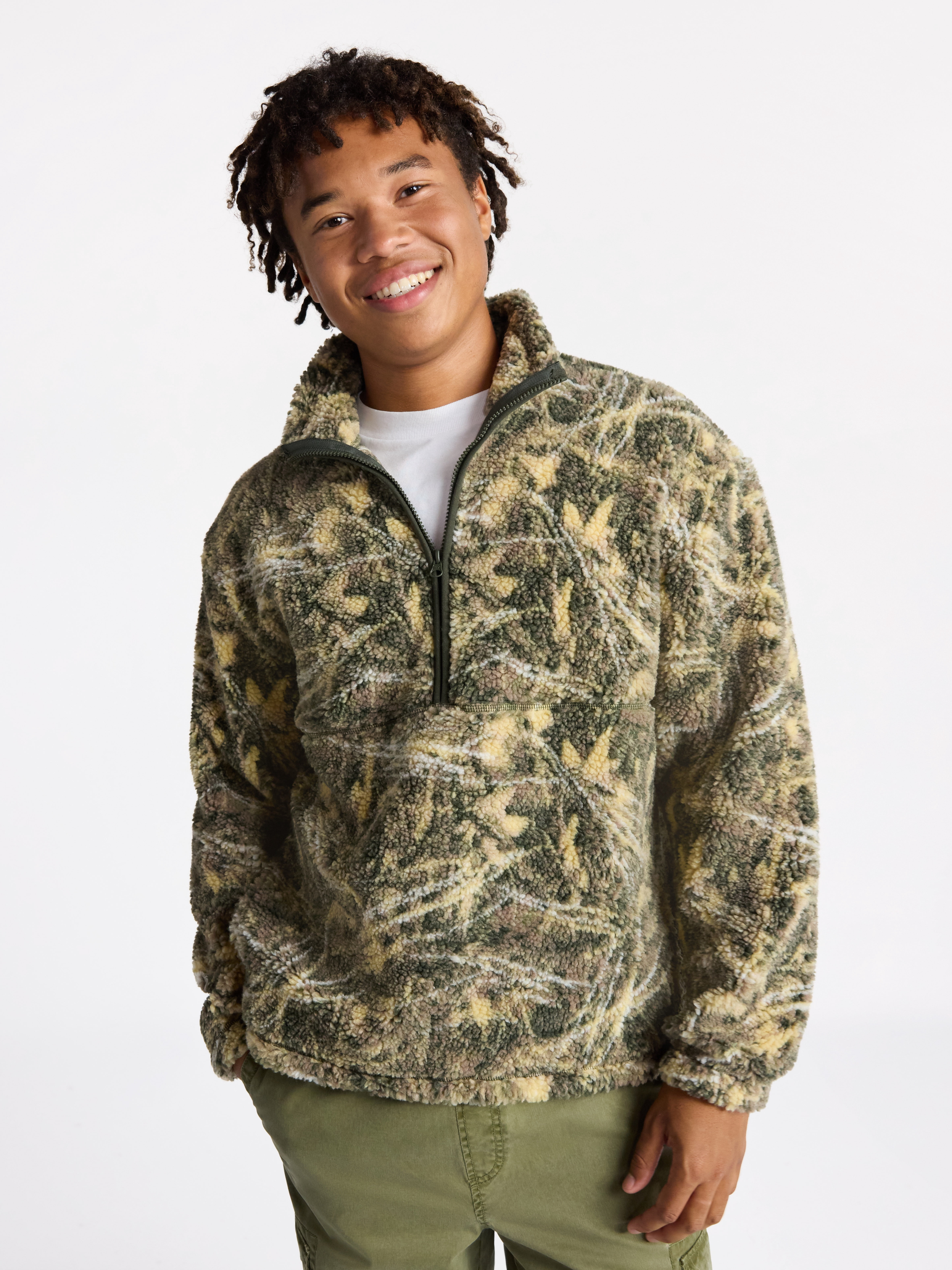 No Boundaries High Pile Fleece Pullover with Long Sleeves, Men's XS-4XL