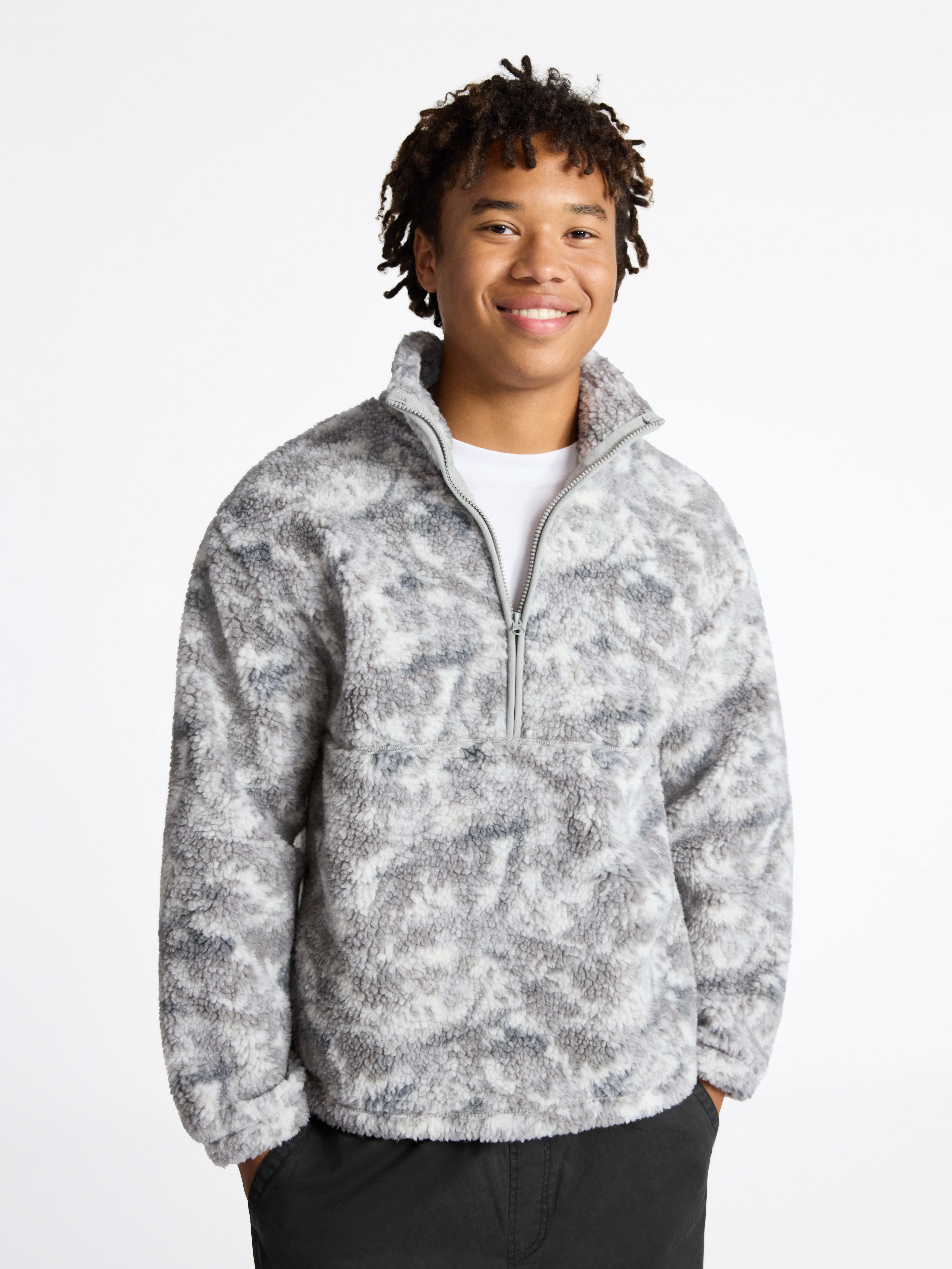 No Boundaries High Pile Fleece Pullover with Long Sleeves, Men's XS-4XL