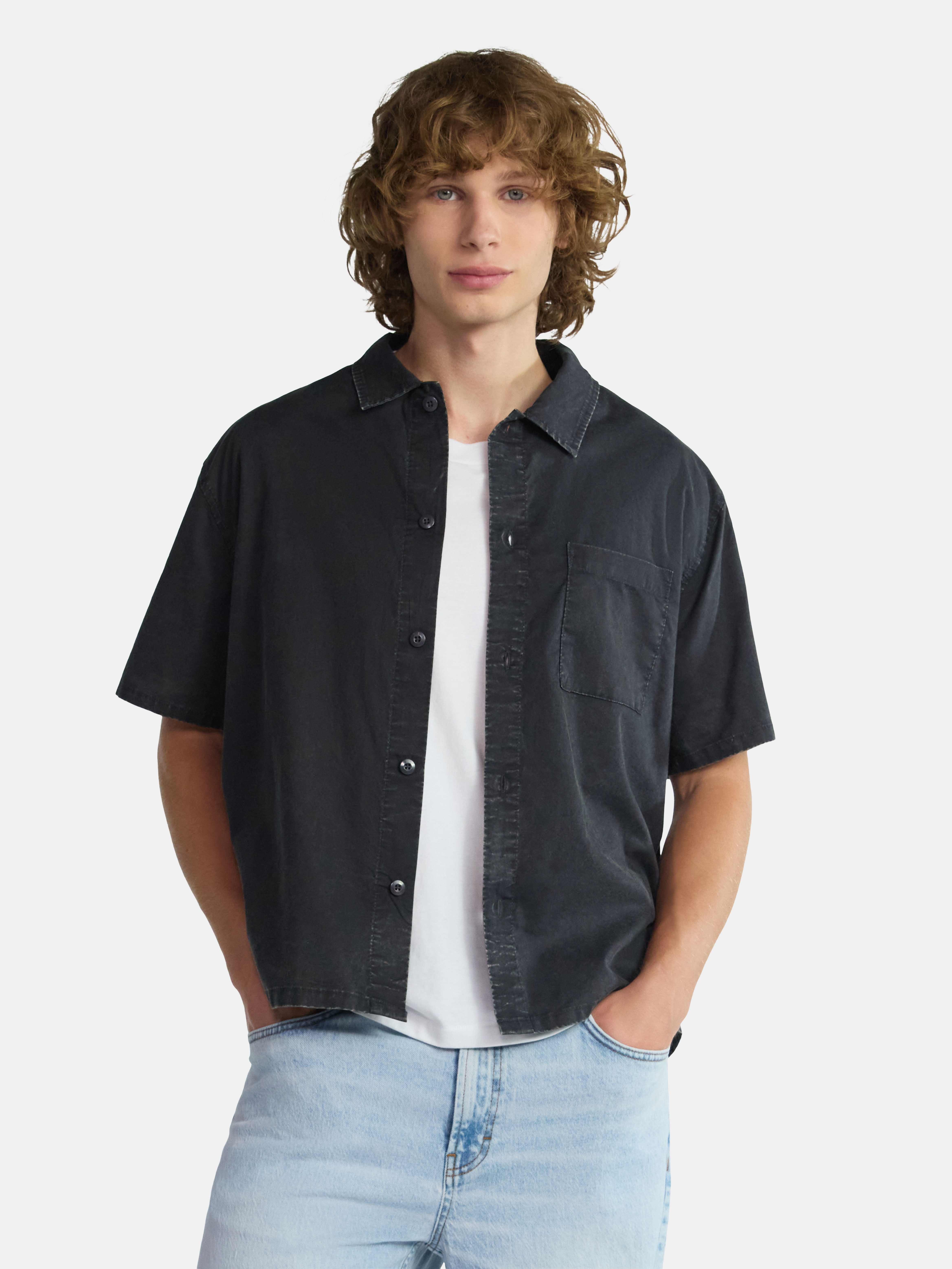 No Boundaries Boxy Button Down Shirt with Short Sleeves, Men's and