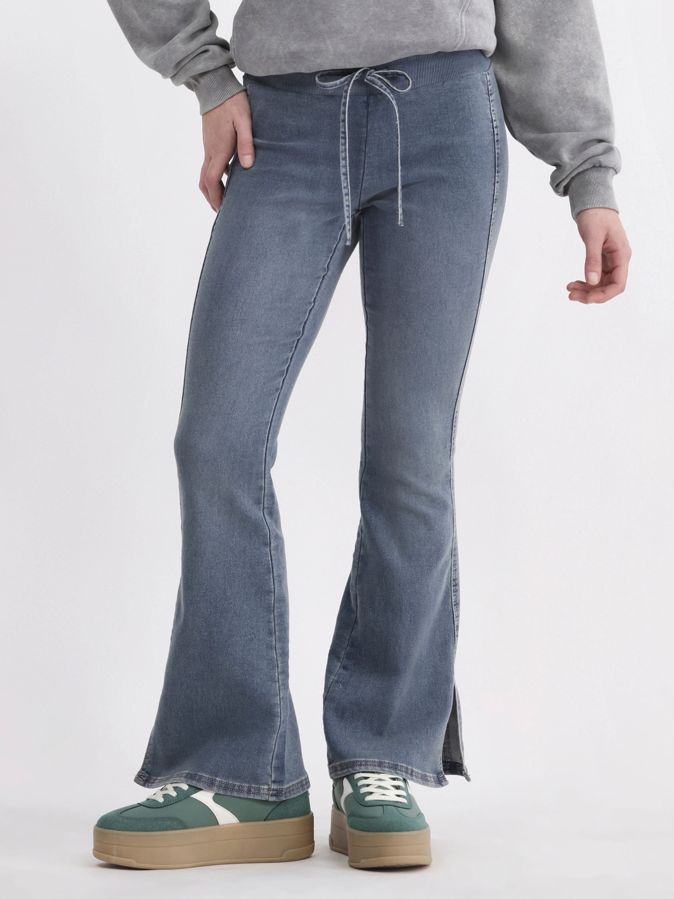 No Boundaries High Rise Baggy Jeans with Wide Leg, 32 No Boundaries High Rise Baggy Jeans with Wide Leg, 32